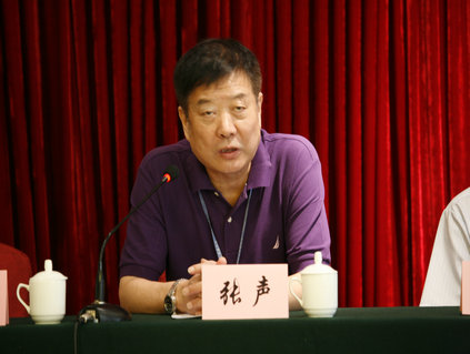 张声理事长主持理事会会议
