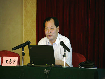 新疆维吾尔自治区石油化学工业行业管理办公室副主任、副巡视员史惠中