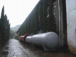 成都化工压力容器厂积极恢复生产